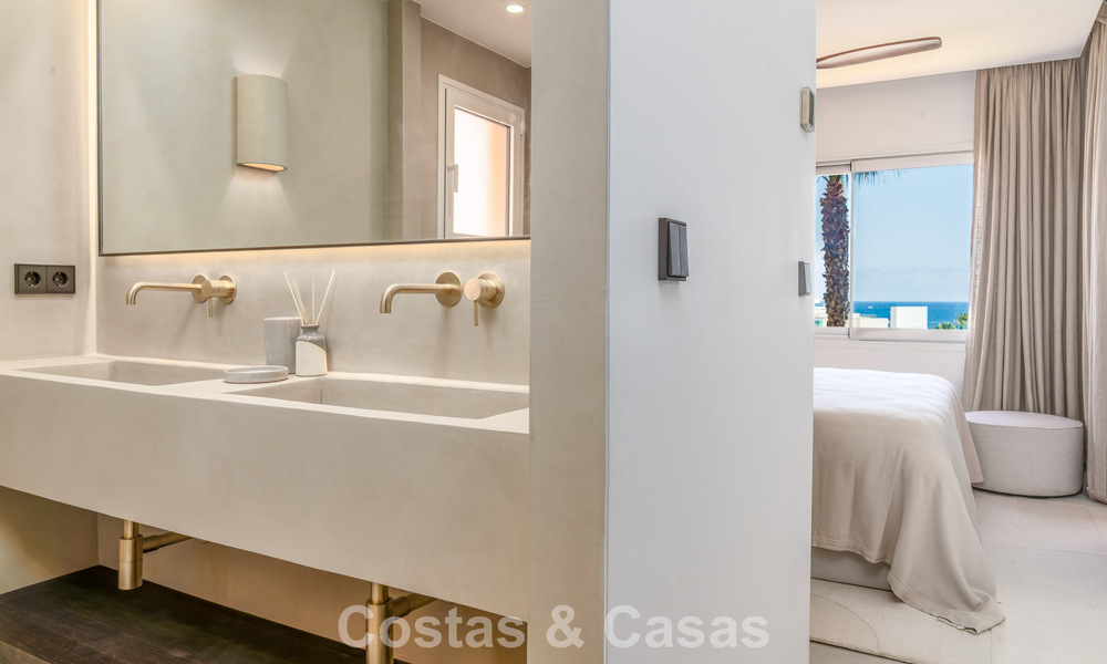 Apartamento moderno, con impresionantes vistas al mar, en venta a pocos pasos de la playa en la Milla de Oro de Marbella 783821