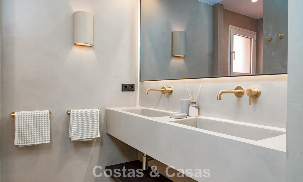 Apartamento moderno, con impresionantes vistas al mar, en venta a pocos pasos de la playa en la Milla de Oro de Marbella 783822