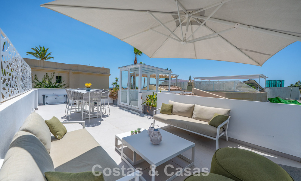 Preciosa casa adosada reformada en venta en una urbanización cerrada en La Quinta, Marbella - Benahavís 783840