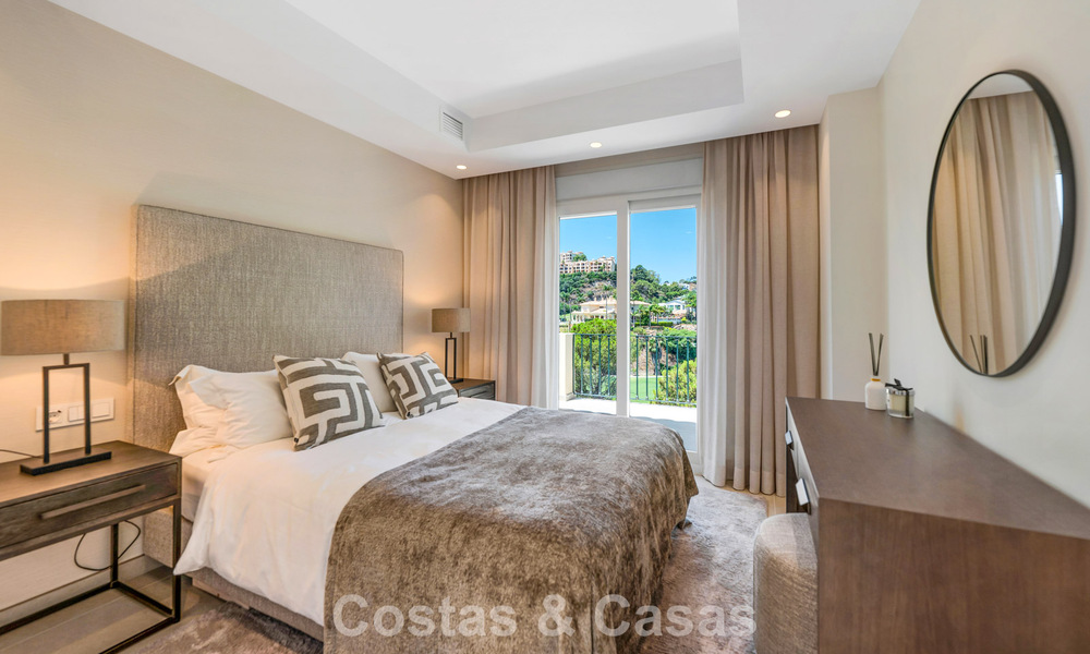 Preciosa casa adosada reformada en venta en una urbanización cerrada en La Quinta, Marbella - Benahavís 783842