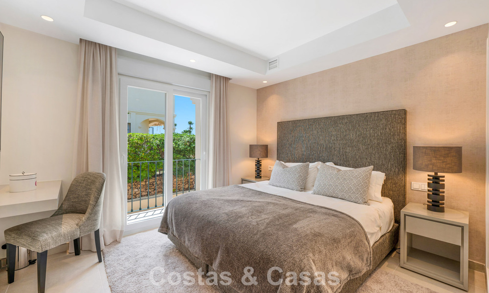 Preciosa casa adosada reformada en venta en una urbanización cerrada en La Quinta, Marbella - Benahavís 783849