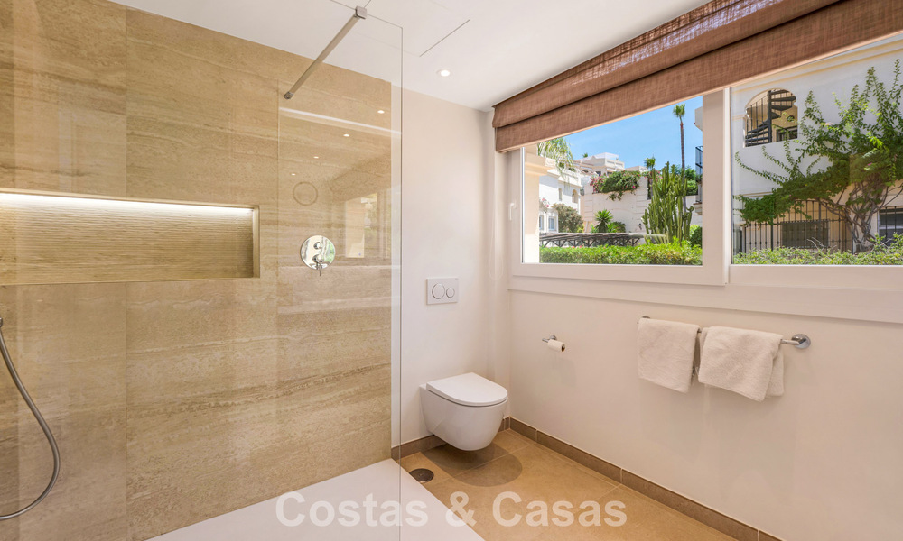Preciosa casa adosada reformada en venta en una urbanización cerrada en La Quinta, Marbella - Benahavís 783851