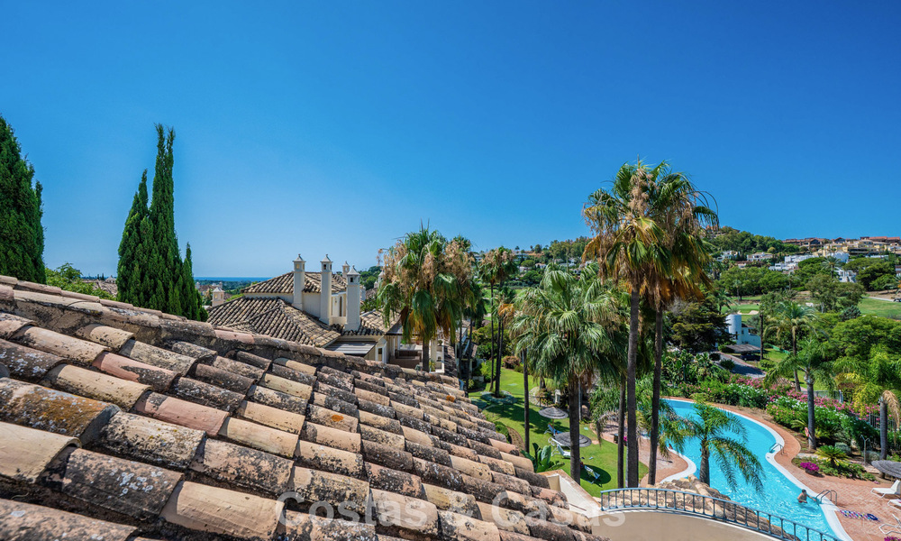 Impresionante ático de lujo de 3 dormitorios en venta en un complejo en primera línea de golf en Nueva Andalucía, Marbella 783866