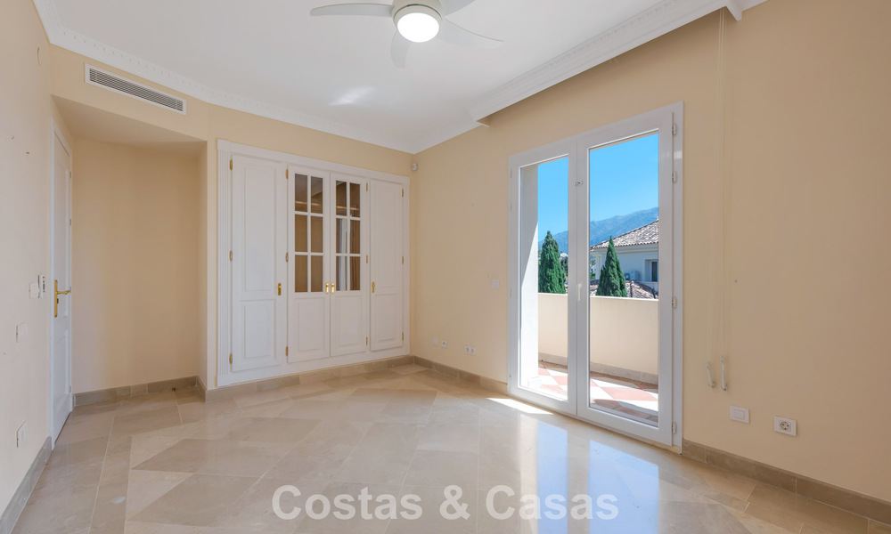 Impresionante ático de lujo de 3 dormitorios en venta en un complejo en primera línea de golf en Nueva Andalucía, Marbella 783867
