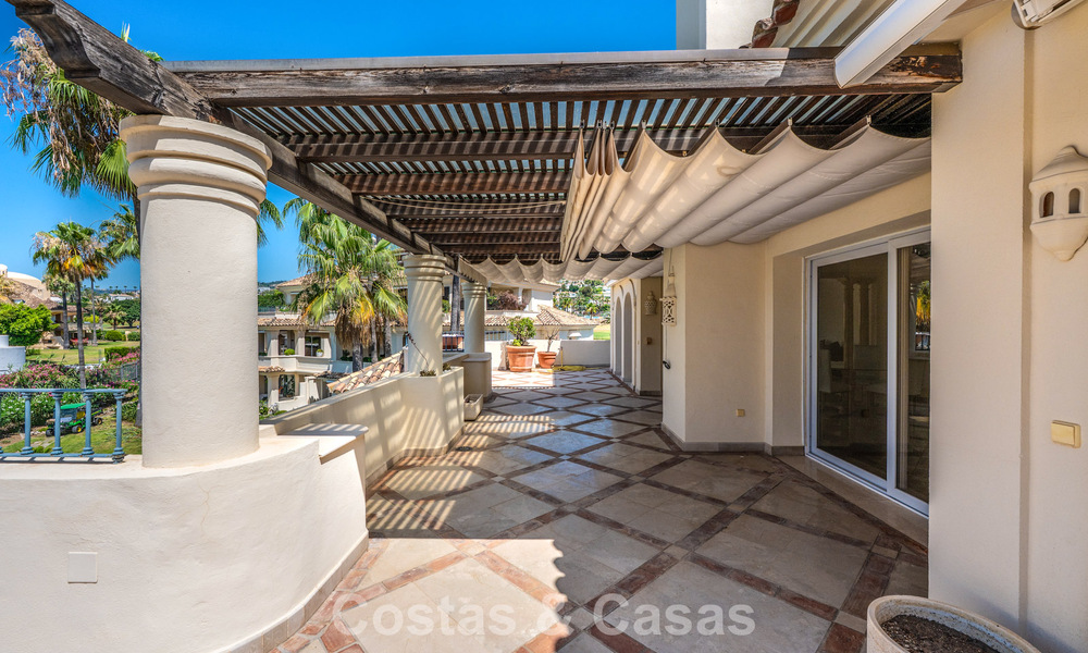 Impresionante ático de lujo de 3 dormitorios en venta en un complejo en primera línea de golf en Nueva Andalucía, Marbella 783871
