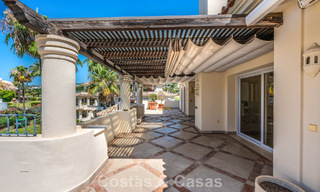 Impresionante ático de lujo de 3 dormitorios en venta en un complejo en primera línea de golf en Nueva Andalucía, Marbella 783871 