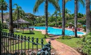 Impresionante ático de lujo de 3 dormitorios en venta en un complejo en primera línea de golf en Nueva Andalucía, Marbella 783880 