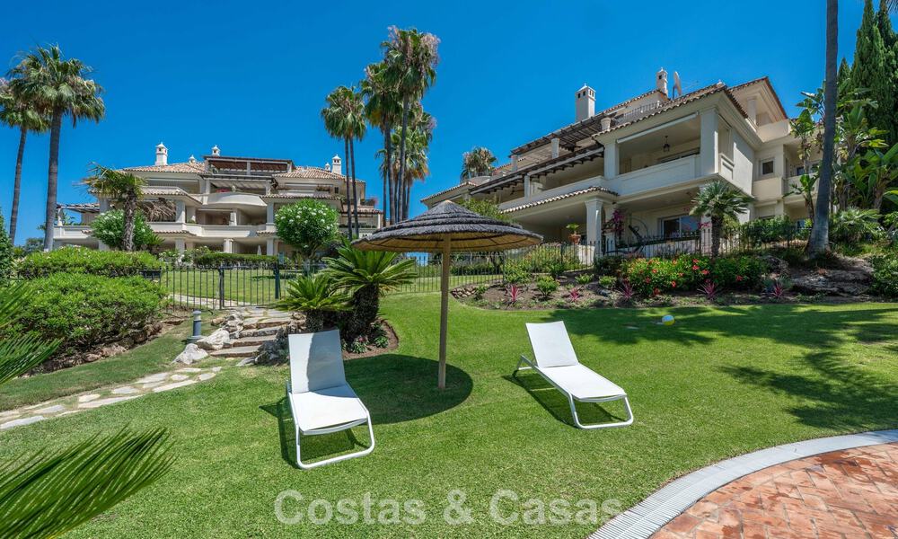 Impresionante ático de lujo de 3 dormitorios en venta en un complejo en primera línea de golf en Nueva Andalucía, Marbella 783882