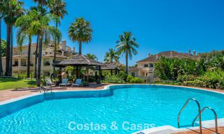 Impresionante ático de lujo de 3 dormitorios en venta en un complejo en primera línea de golf en Nueva Andalucía, Marbella 783883 