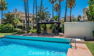 Impresionante ático de lujo de 3 dormitorios en venta en un complejo en primera línea de golf en Nueva Andalucía, Marbella 783884 