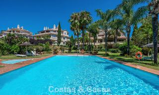 Impresionante ático de lujo de 3 dormitorios en venta en un complejo en primera línea de golf en Nueva Andalucía, Marbella 783885 