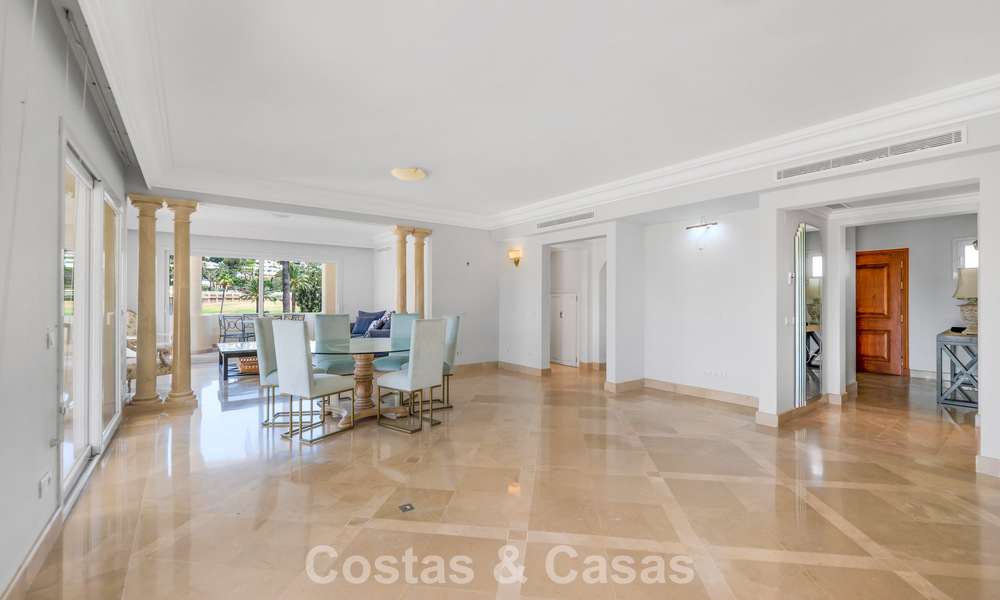 Impresionante ático de lujo de 3 dormitorios en venta en un complejo en primera línea de golf en Nueva Andalucía, Marbella 783889