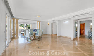 Impresionante ático de lujo de 3 dormitorios en venta en un complejo en primera línea de golf en Nueva Andalucía, Marbella 783889 