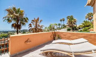 ¡Oportunidad! Ático de lujo de 3 dormitorios con vistas panorámicas al mar en venta en el Valle del Golf de Nueva Andalucía, Marbella 783307 