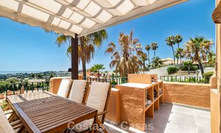 ¡Oportunidad! Ático de lujo de 3 dormitorios con vistas panorámicas al mar en venta en el Valle del Golf de Nueva Andalucía, Marbella 783308 