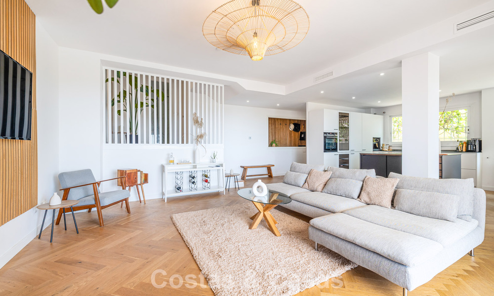 ¡Oportunidad! Ático de lujo de 3 dormitorios con vistas panorámicas al mar en venta en el Valle del Golf de Nueva Andalucía, Marbella 783316