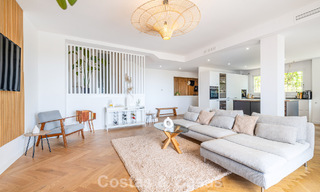 ¡Oportunidad! Ático de lujo de 3 dormitorios con vistas panorámicas al mar en venta en el Valle del Golf de Nueva Andalucía, Marbella 783316 