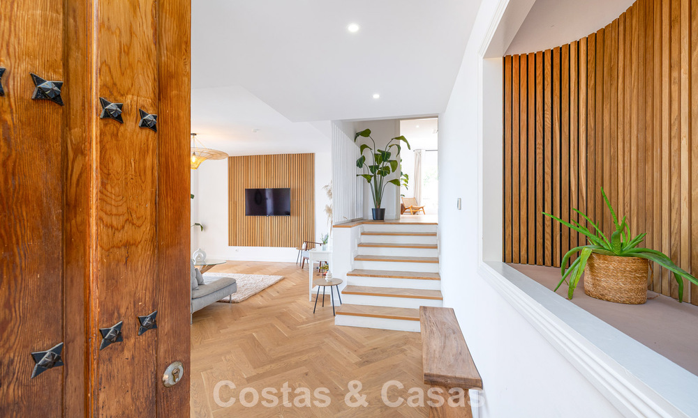 ¡Oportunidad! Ático de lujo de 3 dormitorios con vistas panorámicas al mar en venta en el Valle del Golf de Nueva Andalucía, Marbella 783318