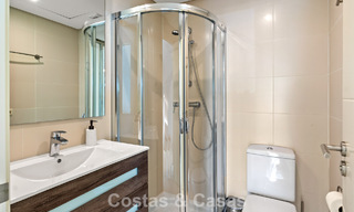 Apartamento de 2 dormitorios listo para entrar a vivir en venta en un exclusivo complejo cerca de una gran laguna azul en la Costa del Sol 783968 