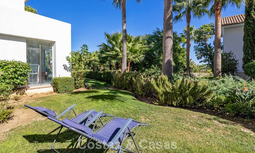 Apartamento de 2 dormitorios listo para entrar a vivir en venta en un exclusivo complejo cerca de una gran laguna azul en la Costa del Sol 783971