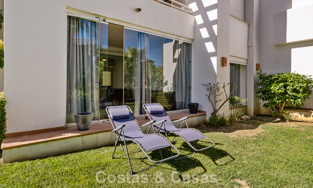 Apartamento de 2 dormitorios listo para entrar a vivir en venta en un exclusivo complejo cerca de una gran laguna azul en la Costa del Sol 783974