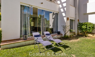 Apartamento de 2 dormitorios listo para entrar a vivir en venta en un exclusivo complejo cerca de una gran laguna azul en la Costa del Sol 783974 