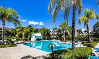 Apartamento de 2 dormitorios listo para entrar a vivir en venta en un exclusivo complejo cerca de una gran laguna azul en la Costa del Sol 783977 
