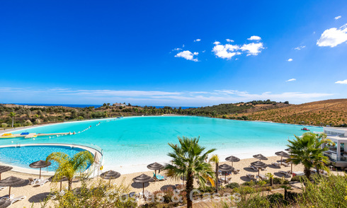 Apartamento de 2 dormitorios listo para entrar a vivir en venta en un exclusivo complejo cerca de una gran laguna azul en la Costa del Sol 783978