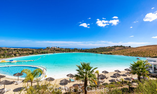 Apartamento de 2 dormitorios listo para entrar a vivir en venta en un exclusivo complejo cerca de una gran laguna azul en la Costa del Sol 783978 