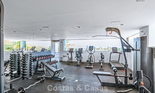 Apartamento de 2 dormitorios listo para entrar a vivir en venta en un exclusivo complejo cerca de una gran laguna azul en la Costa del Sol 783982 
