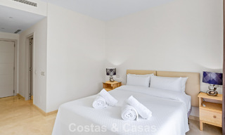 Apartamento de 2 dormitorios listo para entrar a vivir en venta en un exclusivo complejo cerca de una gran laguna azul en la Costa del Sol 783984 