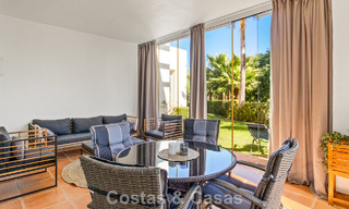 Apartamento de 2 dormitorios listo para entrar a vivir en venta en un exclusivo complejo cerca de una gran laguna azul en la Costa del Sol 783986 