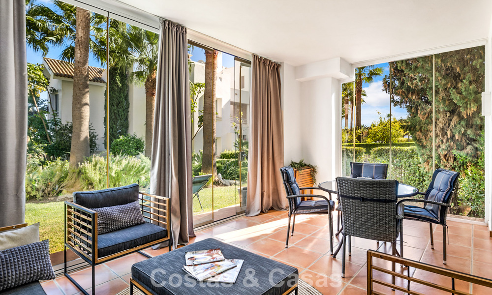 Apartamento de 2 dormitorios listo para entrar a vivir en venta en un exclusivo complejo cerca de una gran laguna azul en la Costa del Sol 783987