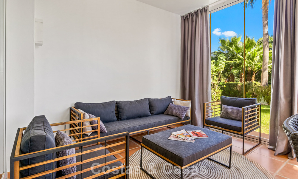 Apartamento de 2 dormitorios listo para entrar a vivir en venta en un exclusivo complejo cerca de una gran laguna azul en la Costa del Sol 783988