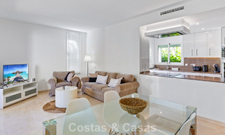 Apartamento de 2 dormitorios listo para entrar a vivir en venta en un exclusivo complejo cerca de una gran laguna azul en la Costa del Sol 783989 