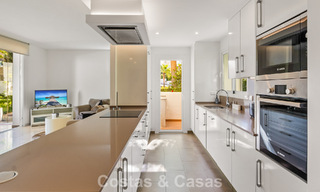 Apartamento de 2 dormitorios listo para entrar a vivir en venta en un exclusivo complejo cerca de una gran laguna azul en la Costa del Sol 783993 
