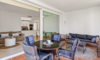 Apartamento de 2 dormitorios listo para entrar a vivir en venta en un exclusivo complejo cerca de una gran laguna azul en la Costa del Sol 783994 