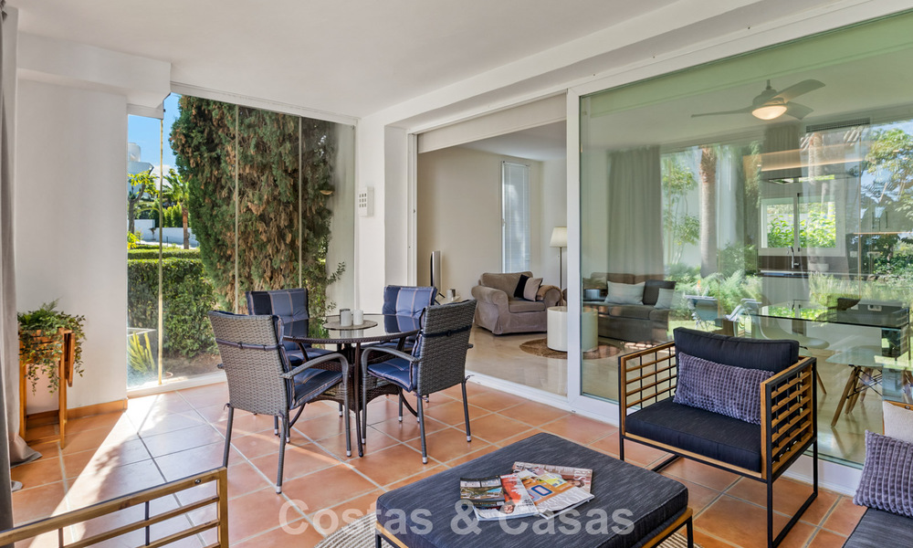 Apartamento de 2 dormitorios listo para entrar a vivir en venta en un exclusivo complejo cerca de una gran laguna azul en la Costa del Sol 783995