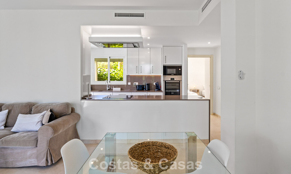 Apartamento de 2 dormitorios listo para entrar a vivir en venta en un exclusivo complejo cerca de una gran laguna azul en la Costa del Sol 783996