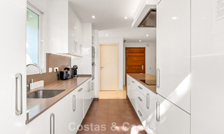 Apartamento de 2 dormitorios listo para entrar a vivir en venta en un exclusivo complejo cerca de una gran laguna azul en la Costa del Sol 783998 
