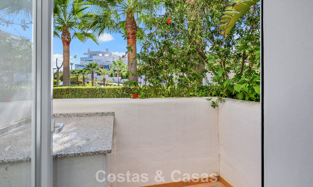 Apartamento de 2 dormitorios listo para entrar a vivir en venta en un exclusivo complejo cerca de una gran laguna azul en la Costa del Sol 783999