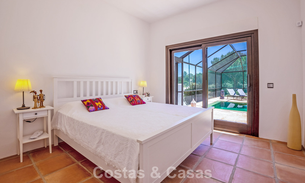 Villa de lujo de una sola planta, lista para entrar a vivir, en venta en primera línea de golf en un resort líder en Mijas, Costa del Sol 783917