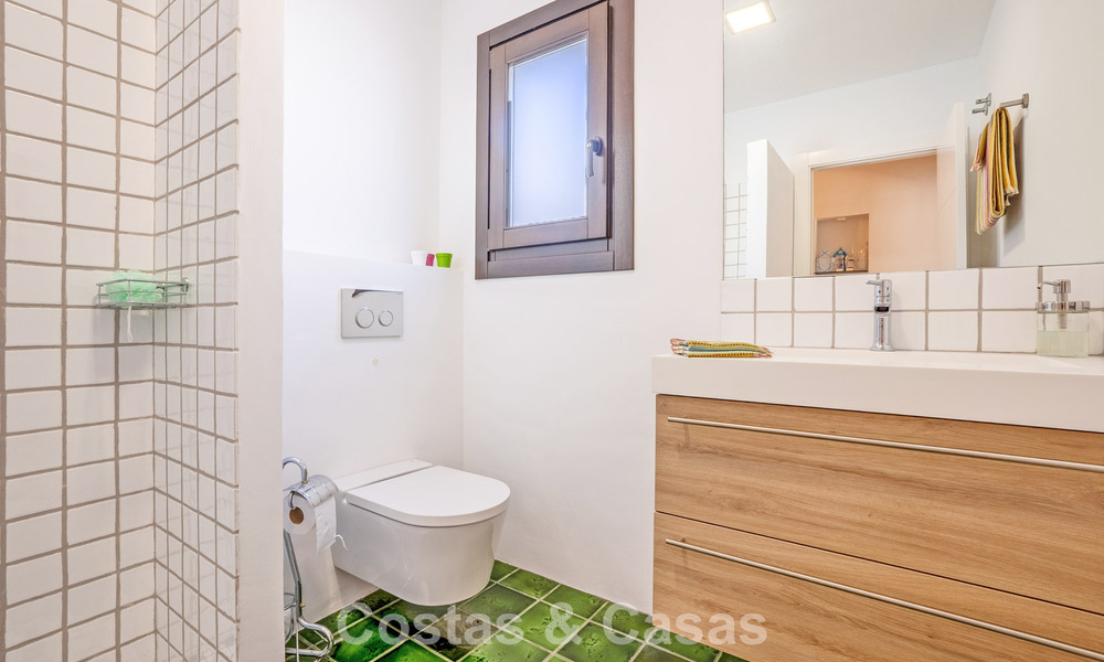 Villa de lujo de una sola planta, lista para entrar a vivir, en venta en primera línea de golf en un resort líder en Mijas, Costa del Sol 783920