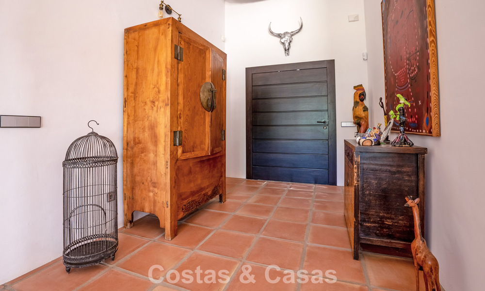 Villa de lujo de una sola planta, lista para entrar a vivir, en venta en primera línea de golf en un resort líder en Mijas, Costa del Sol 783923
