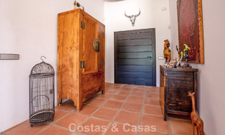 Villa de lujo de una sola planta, lista para entrar a vivir, en venta en primera línea de golf en un resort líder en Mijas, Costa del Sol 783923 