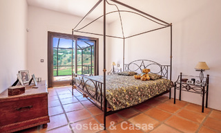 Villa de lujo de una sola planta, lista para entrar a vivir, en venta en primera línea de golf en un resort líder en Mijas, Costa del Sol 783926 