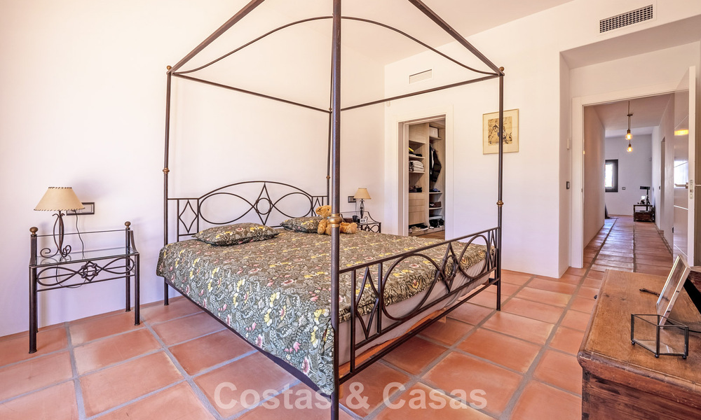 Villa de lujo de una sola planta, lista para entrar a vivir, en venta en primera línea de golf en un resort líder en Mijas, Costa del Sol 783927
