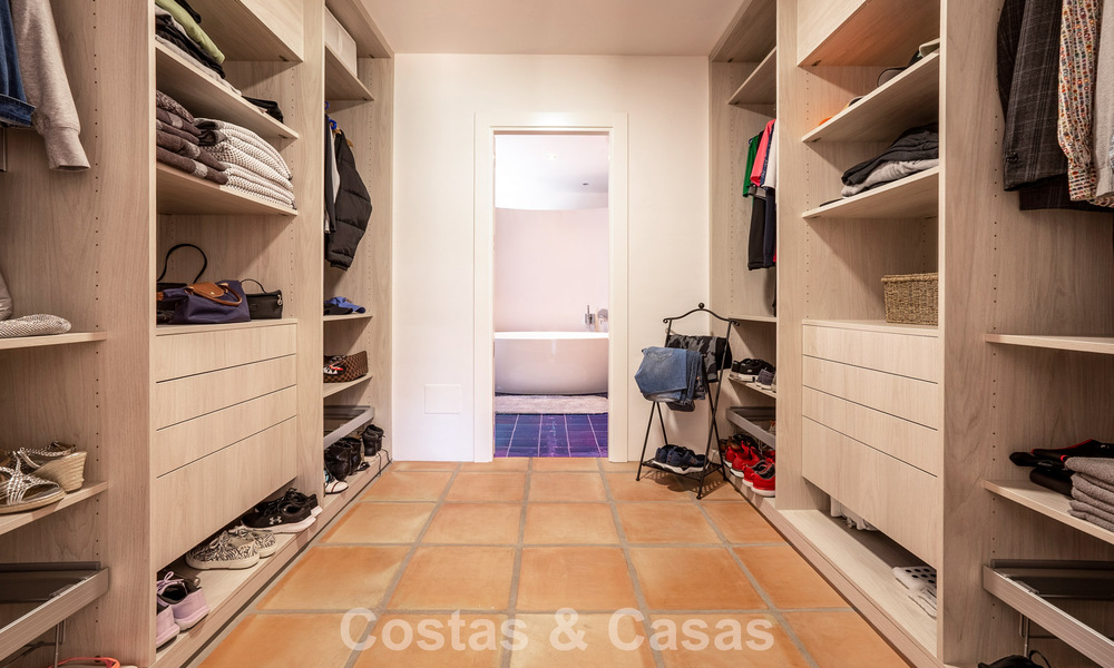 Villa de lujo de una sola planta, lista para entrar a vivir, en venta en primera línea de golf en un resort líder en Mijas, Costa del Sol 783928