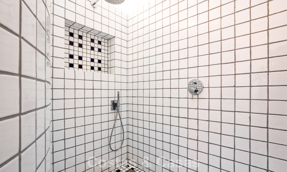 Villa de lujo de una sola planta, lista para entrar a vivir, en venta en primera línea de golf en un resort líder en Mijas, Costa del Sol 783931