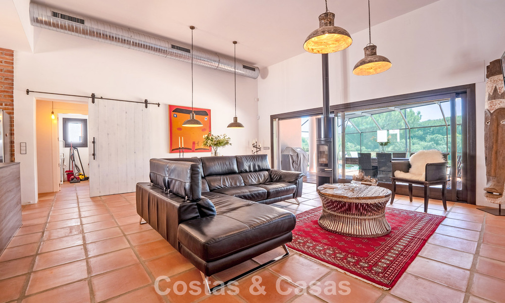 Villa de lujo de una sola planta, lista para entrar a vivir, en venta en primera línea de golf en un resort líder en Mijas, Costa del Sol 783936